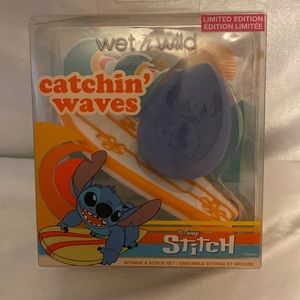 Wet n Wild Stitch Catchin’ Waves sponge set.
